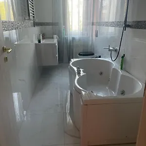 https://appartamento-miregeo.it-lombardy.com